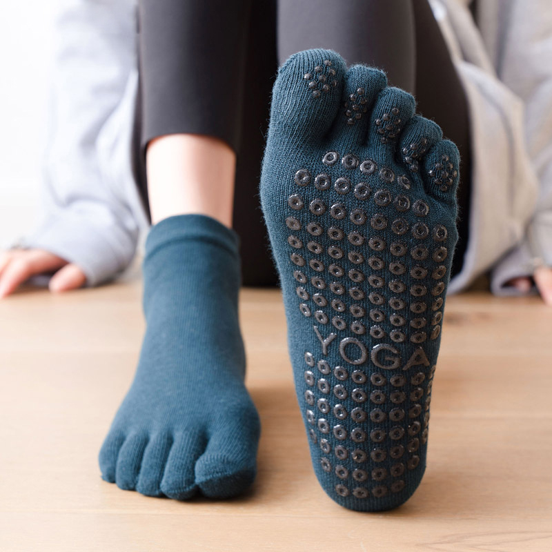 No Show Sock Women - ถุงเท้าซิลิโคนกันลื่นสำหรับผู้หญิงถุงเท้าโยคะกันลื่นห้านิ้วกันลื่นระบายอากาศได้สำหรับเต้นบัลเล่ต์ออกกำลังกายฟิตเนสผู้หญิงถุงเท้าผ้าฝ้าย